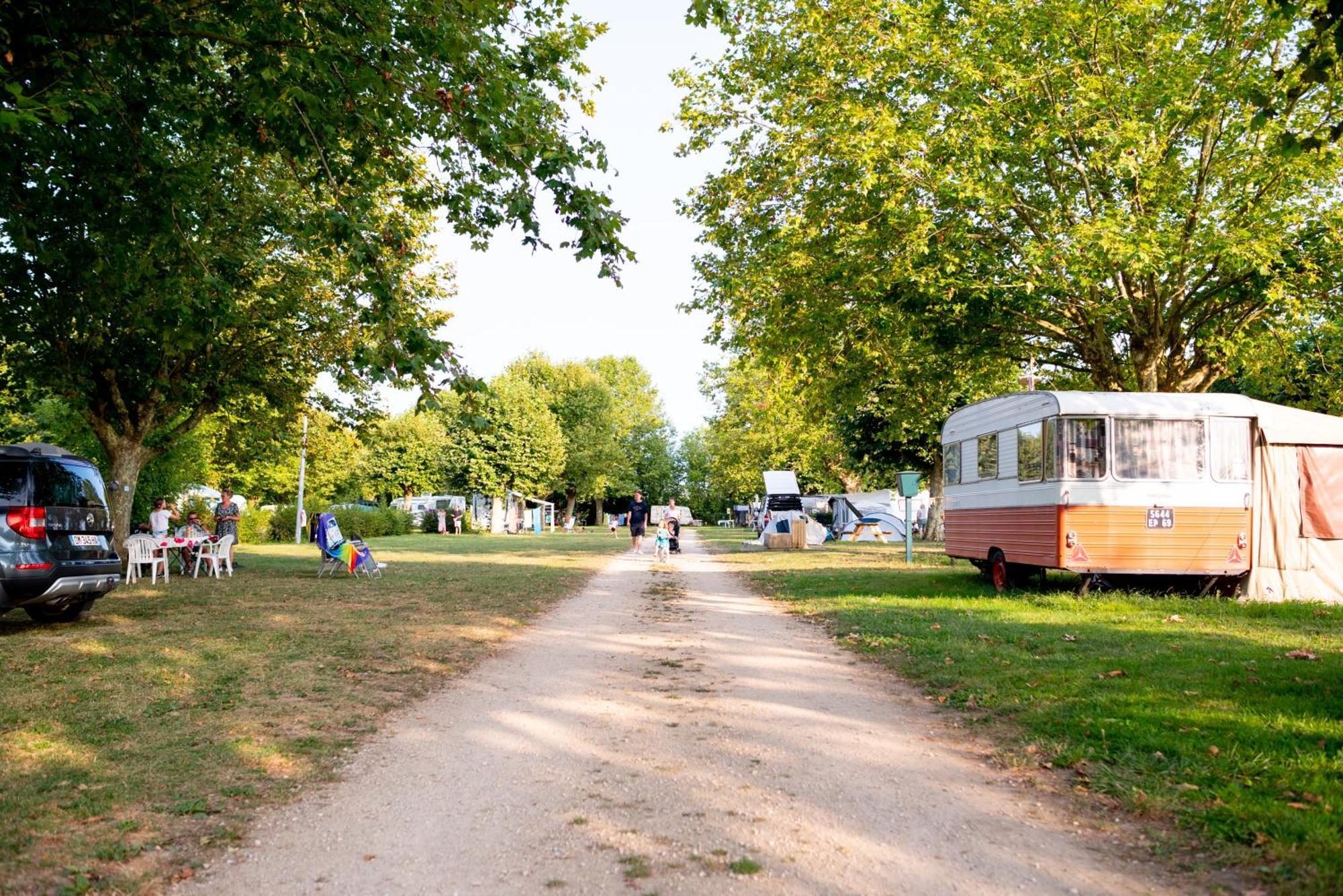 Camping De Thoissey *** Εξωτερικό φωτογραφία